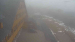 Parkoviště a hlavní vchod