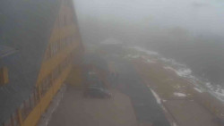 Parkoviště a hlavní vchod