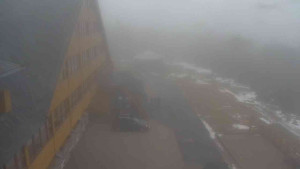 Sporthotel Kurzovní - Parkoviště a hlavní vchod - 9.12.2025 v 13:05 Sporthotel Kurzovní - Parkoviště a hlavní vchod - 9.12.2025 v 13:05