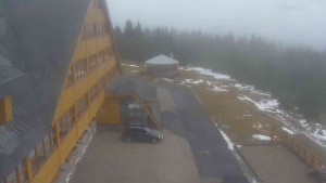 Sporthotel Kurzovní - Parkoviště a hlavní vchod - 9.12.2025 v 14:05 Sporthotel Kurzovní - Parkoviště a hlavní vchod - 9.12.2025 v 14:05