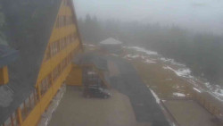 Parkoviště a hlavní vchod