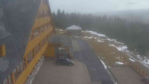 Sporthotel Kurzovní - Parkoviště a hlavní vchod - 9.12.2025 v 14:25 Sporthotel Kurzovní - Parkoviště a hlavní vchod - 9.12.2025 v 14:25