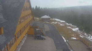 Sporthotel Kurzovní - Parkoviště a hlavní vchod - 9.12.2025 v 14:45 Sporthotel Kurzovní - Parkoviště a hlavní vchod - 9.12.2025 v 14:45