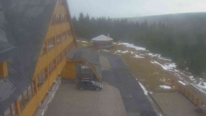 Sporthotel Kurzovní - Parkoviště a hlavní vchod - 9.12.2025 v 14:55 Sporthotel Kurzovní - Parkoviště a hlavní vchod - 9.12.2025 v 14:55