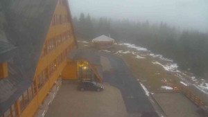 Sporthotel Kurzovní - Parkoviště a hlavní vchod - 9.12.2025 v 15:50 Sporthotel Kurzovní - Parkoviště a hlavní vchod - 9.12.2025 v 15:50