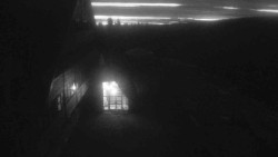 Parkoviště a hlavní vchod