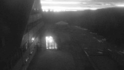 Parkoviště a hlavní vchod