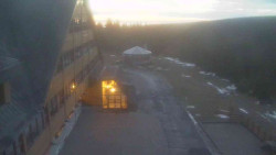 Parkoviště a hlavní vchod