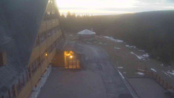 Parkoviště a hlavní vchod