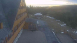 Parkoviště a hlavní vchod