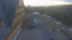 Parkoviště a hlavní vchod