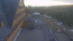 Parkoviště a hlavní vchod