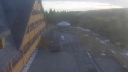 Parkoviště a hlavní vchod