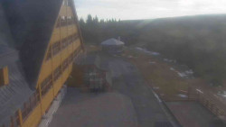 Parkoviště a hlavní vchod