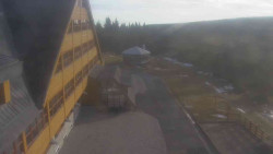 Parkoviště a hlavní vchod