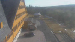 Parkoviště a hlavní vchod