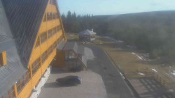 Parkoviště a hlavní vchod