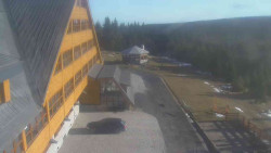 Parkoviště a hlavní vchod