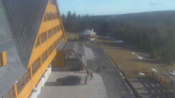 Parkoviště a hlavní vchod