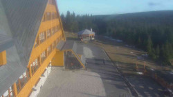 Parkoviště a hlavní vchod