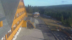 Parkoviště a hlavní vchod