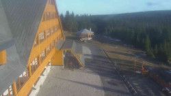 Parkoviště a hlavní vchod