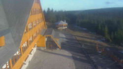 Parkoviště a hlavní vchod