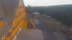 Parkoviště a hlavní vchod