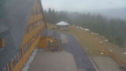 Parkoviště a hlavní vchod