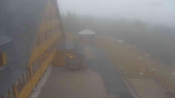 Parkoviště a hlavní vchod