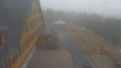 Parkoviště a hlavní vchod