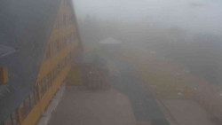 Parkoviště a hlavní vchod