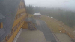 Parkoviště a hlavní vchod