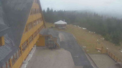 Parkoviště a hlavní vchod