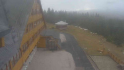 Parkoviště a hlavní vchod