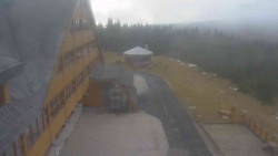 Parkoviště a hlavní vchod