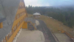 Parkoviště a hlavní vchod