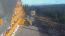 Parkoviště a hlavní vchod