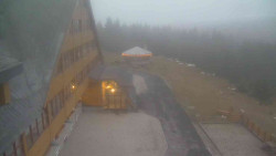 Parkoviště a hlavní vchod