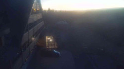 Parkoviště a hlavní vchod