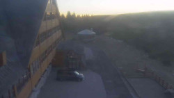 Parkoviště a hlavní vchod