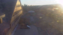 Parkoviště a hlavní vchod