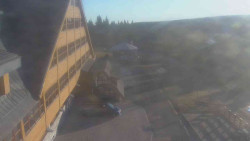 Parkoviště a hlavní vchod