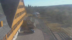 Parkoviště a hlavní vchod