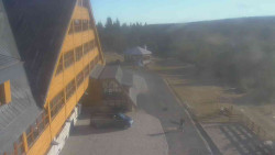 Parkoviště a hlavní vchod