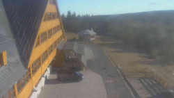 Parkoviště a hlavní vchod