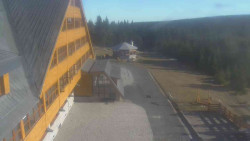 Parkoviště a hlavní vchod