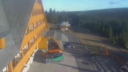 Parkoviště a hlavní vchod