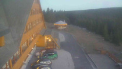 Parkoviště a hlavní vchod