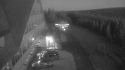 Parkoviště a hlavní vchod